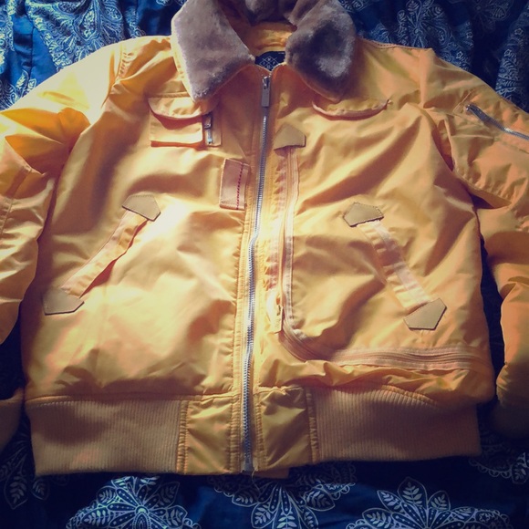 A coat - Picture 1 of 2